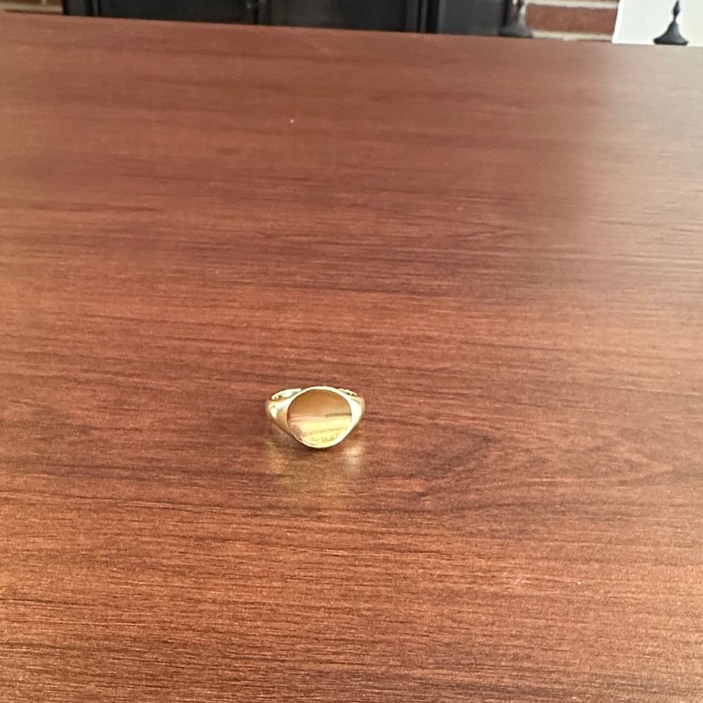 Gold Signet Ring - Classic Rounded Face